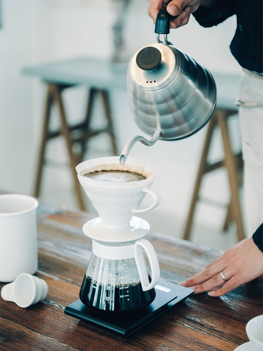 HARIO V60-02 Ceramic Dripper Set (White)