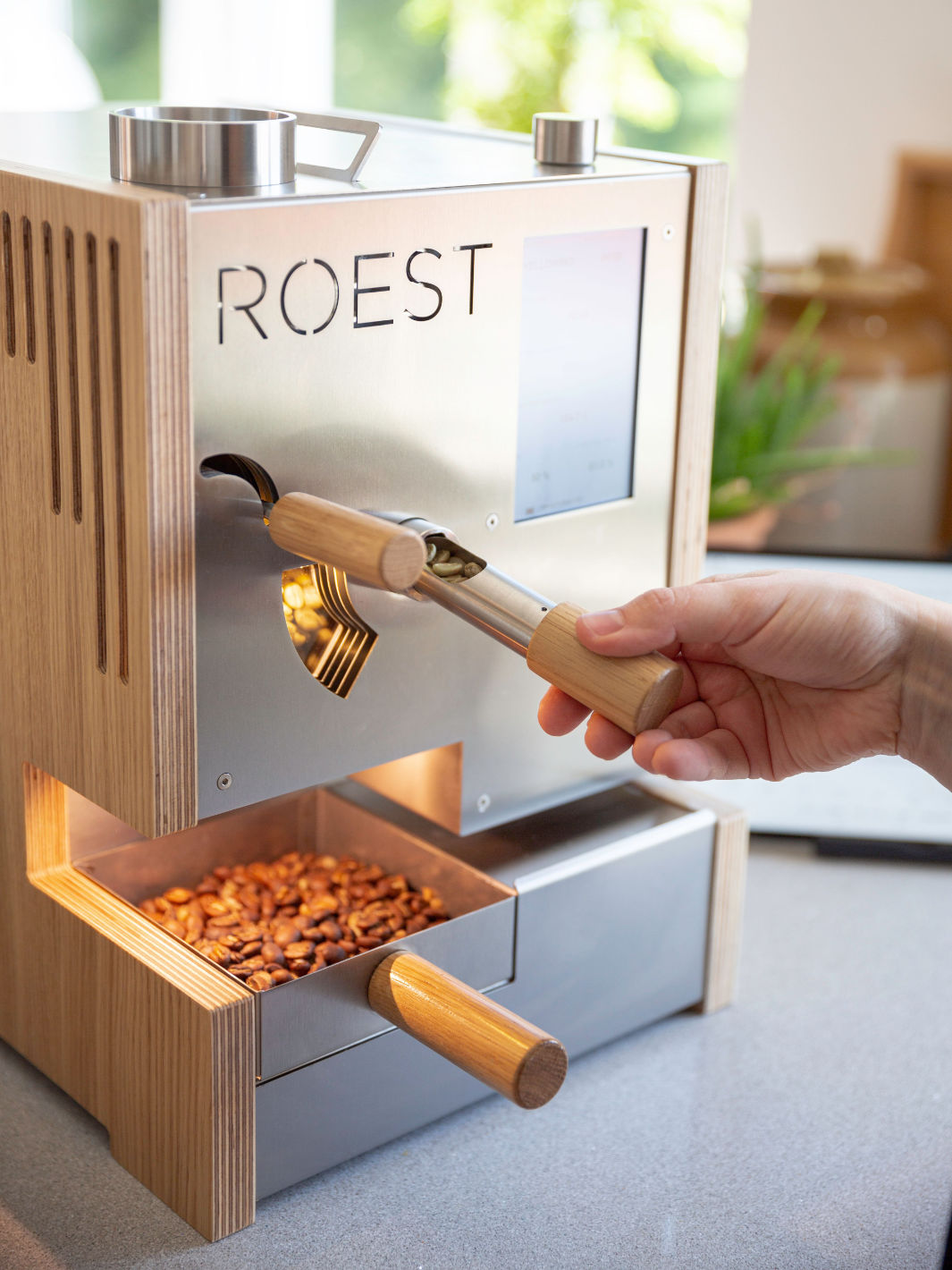 ROEST L100 Plus Coffee Roaster (120V) (w/ Pelican Case) / Coffee