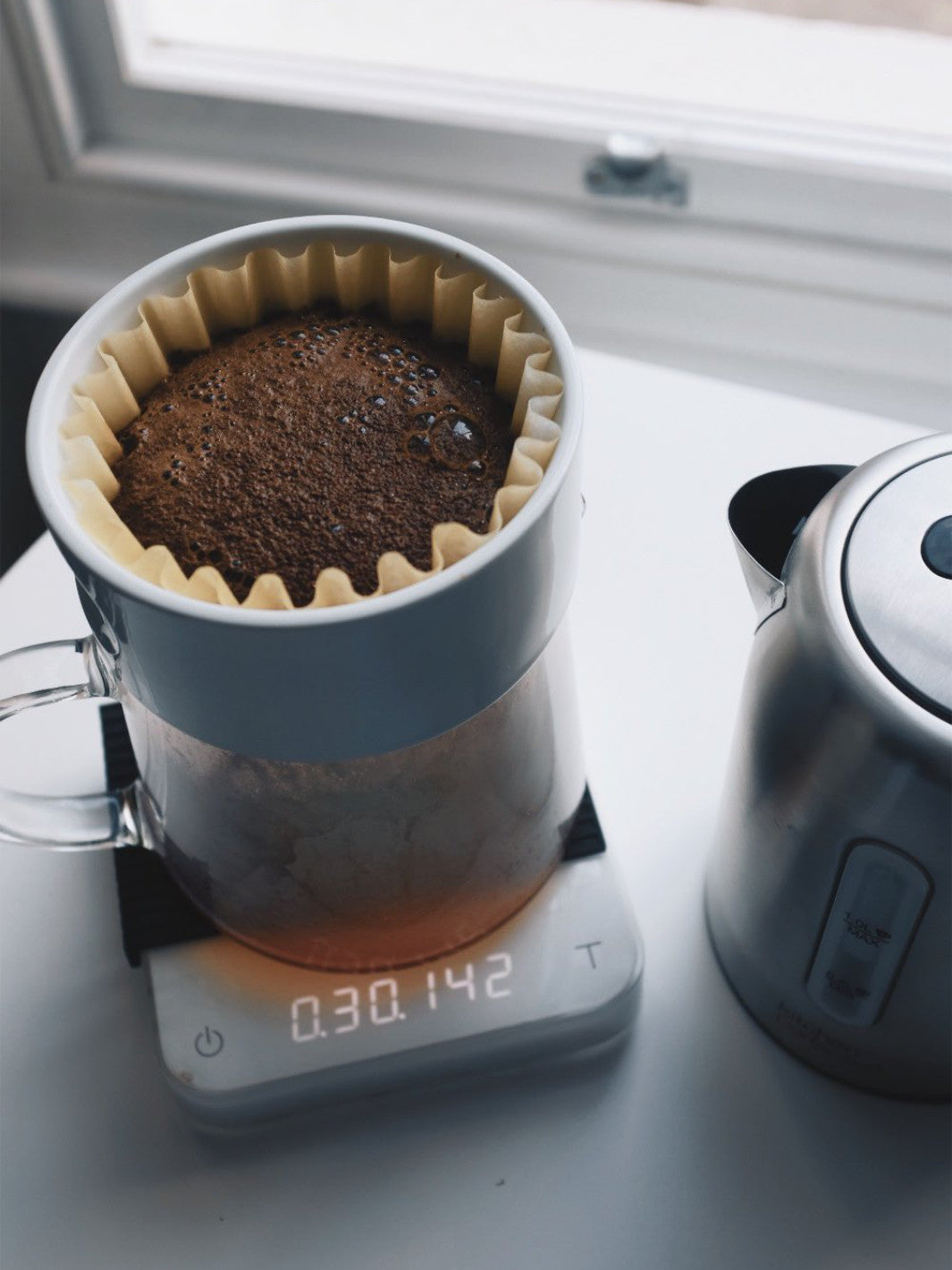 https://eightouncecoffee.ca/cdn/shop/products/etkin_8-cup-pourover-set_scale_above.jpg?v=1678489989&width=1065