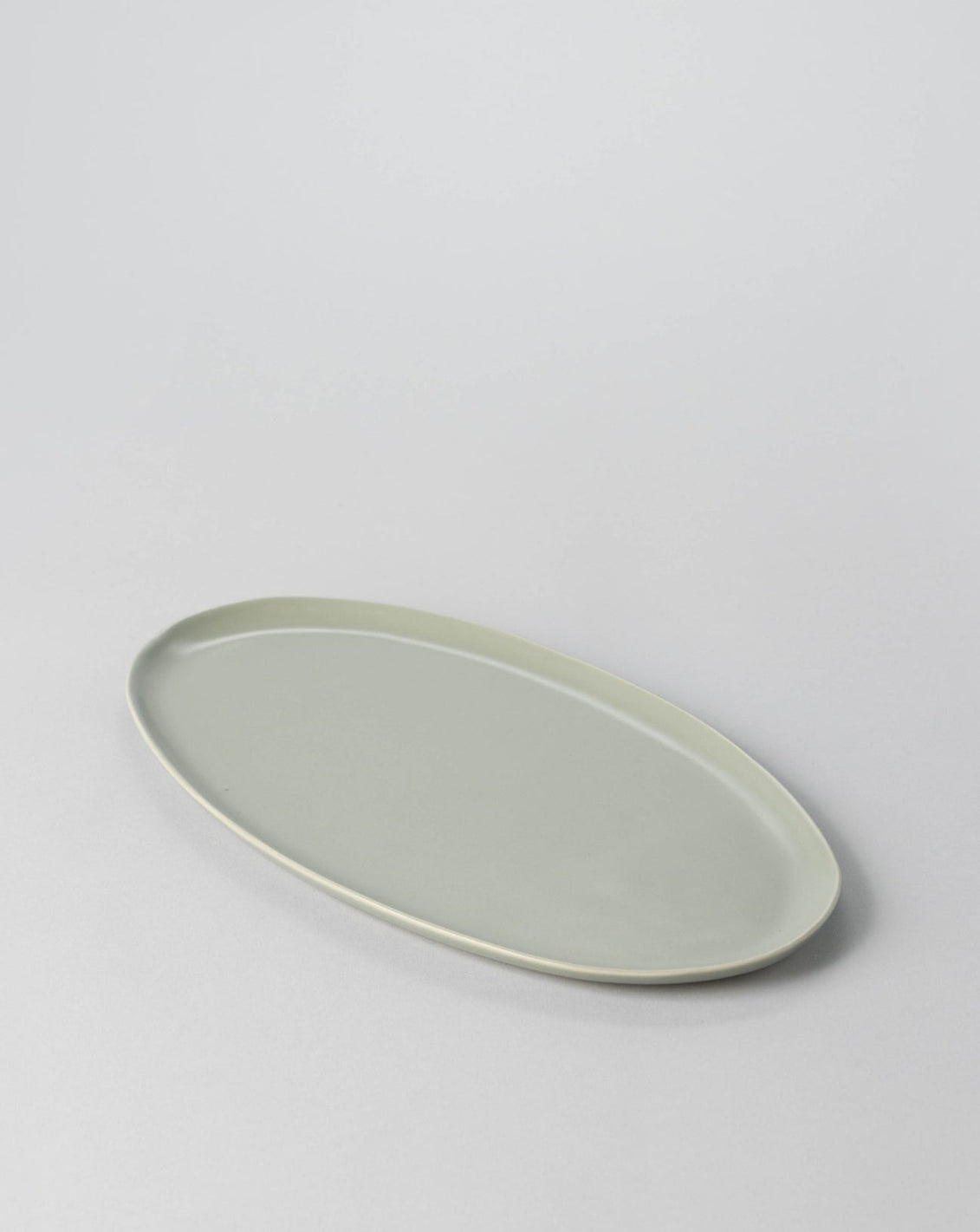 https://eightouncecoffee.ca/cdn/shop/products/fable_the-oval-serving-platter_beachgrass-green_grey-background.jpeg?v=1671742695&width=1131